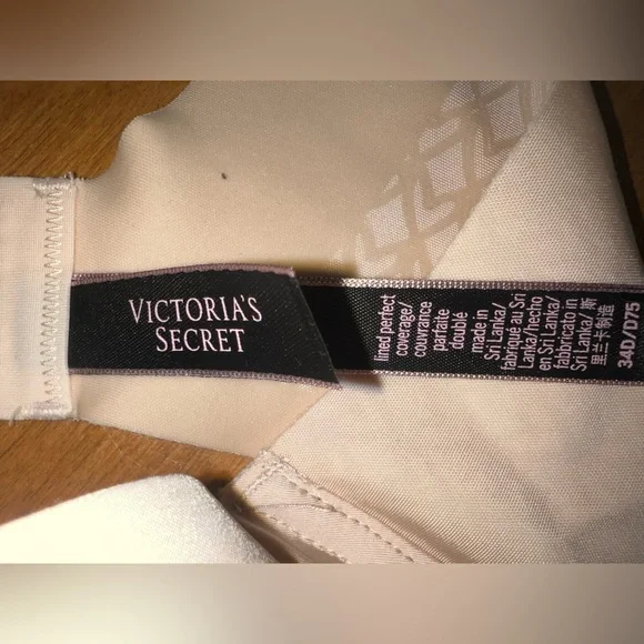 👙 Neutral Tone Beige Bras 👙
• Size: 34D
• Brands: 2 Aerie & 1 Victoria’s - Picture 4 of 8